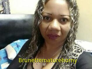 Brunettematurehorny