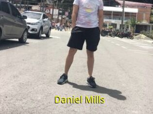 Daniel_Mills