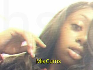 MiaCums