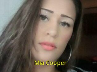 Mia_Cooper