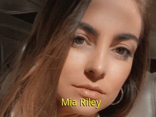 Mia_Riley